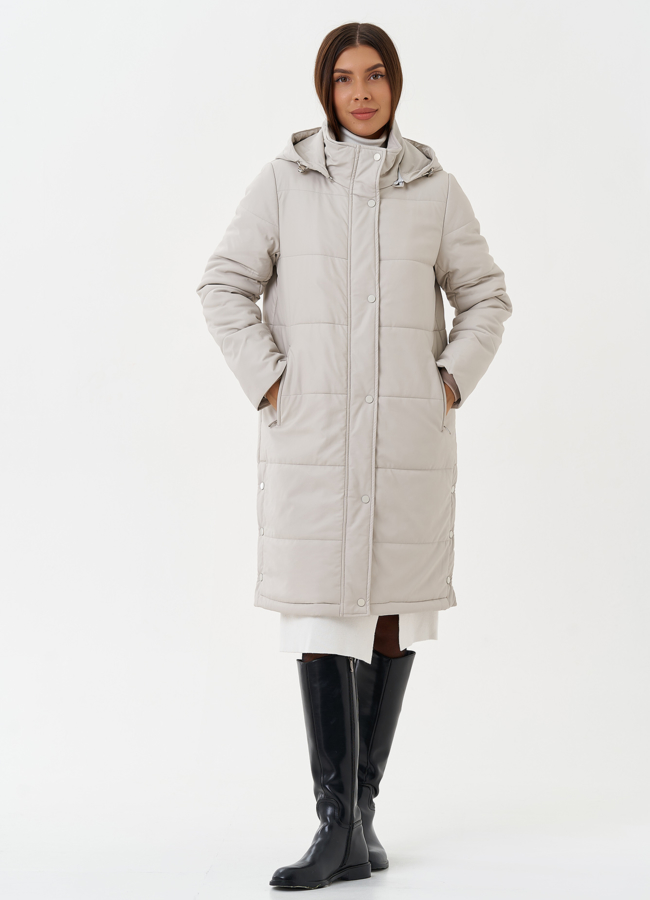 Светлый пуховик из эко кожи  модель № 27728 меха малина