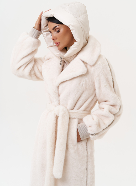 Женская шуба со съёмным капюшоном