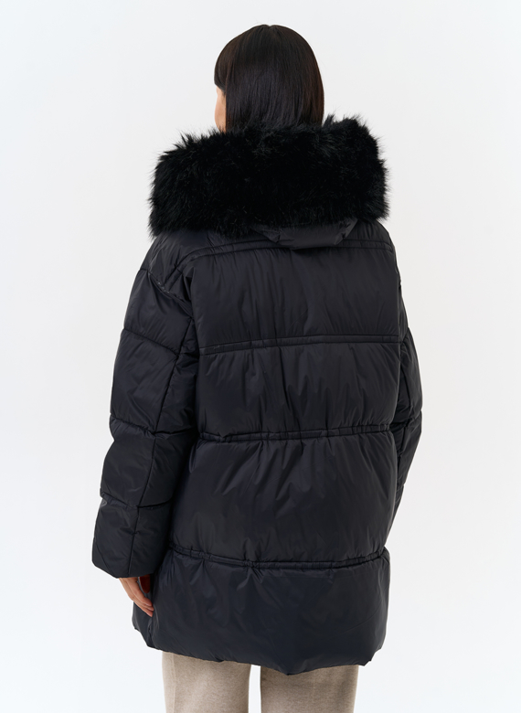 Женский пуховик с отделкой из искусственного меха