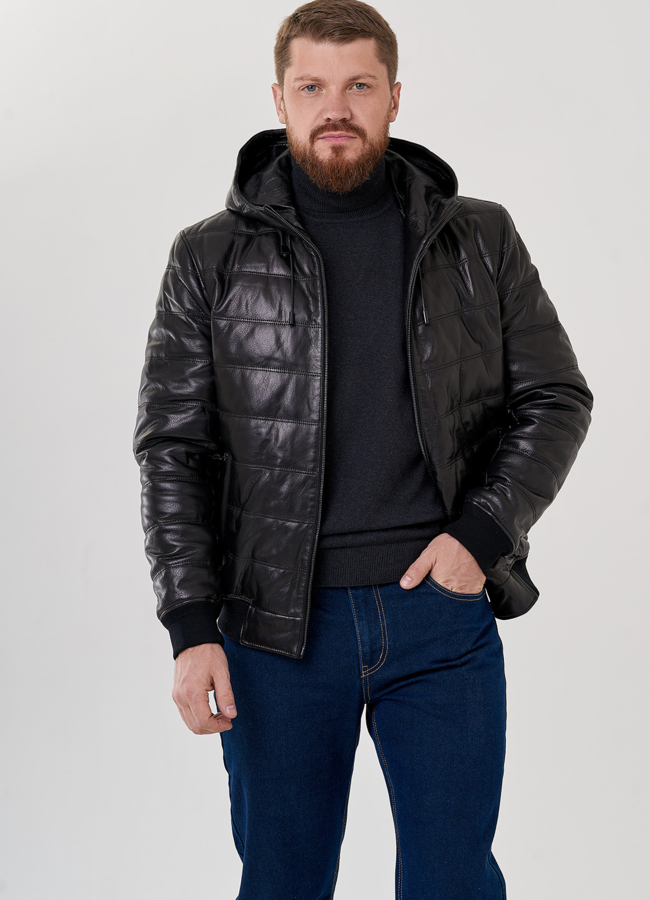 Куртка бомбер черного цвета с капюшоном  модель № 22034, 24372 меха малина