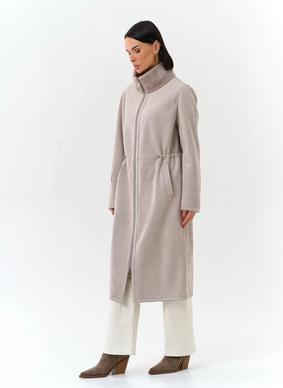 Светлая дубленка из эко замши