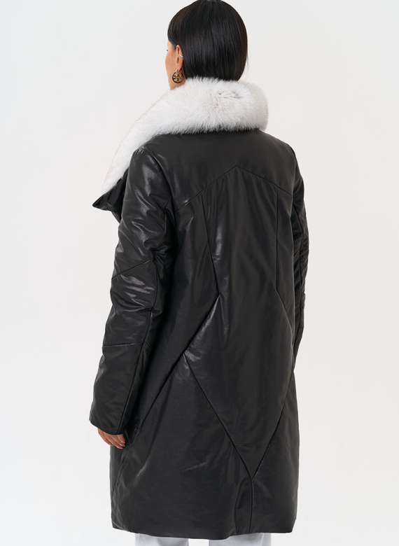 Пуховик из натуральной кожи с меховым воротником