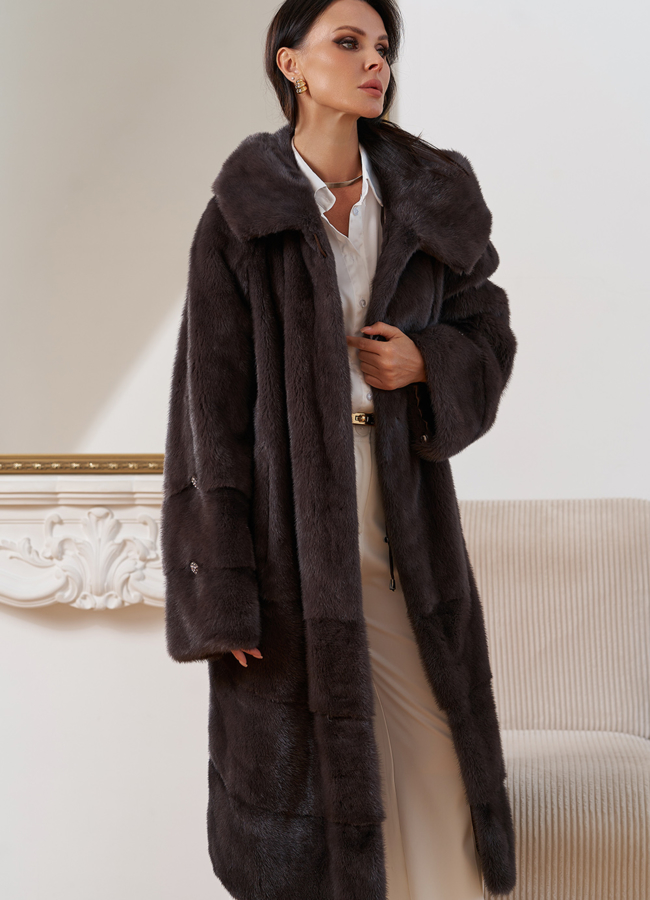 Женская шуба из меха норки с капюшоном  модель № 30671 универмаг малина