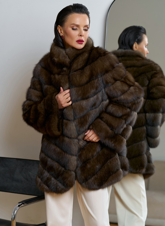 Женская шуба из соболя с воротником стойкой