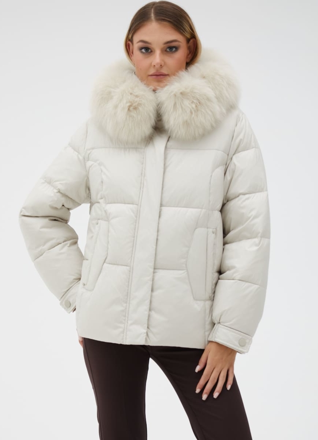 Короткий пуховик с капюшоном из меха песца модель № 31118 меха малина