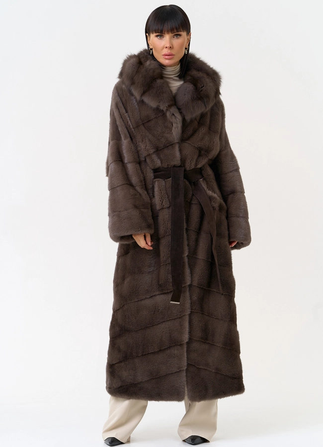 Длинная шуба из меха норки с капюшоном из меха куницы модель № 28667 меха малина