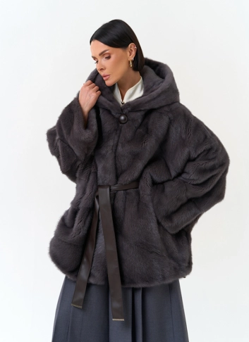 Женская шуба из меха норки с капюшоном фото