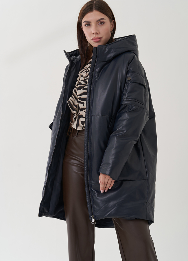 Женский пуховик синего цвета из эко кожи модель № 25332 в рассрочку