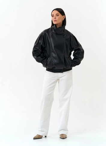Женская куртка из эко кожи с воротником стойкой