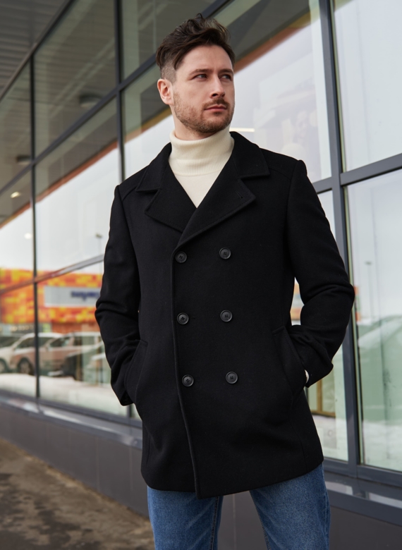 Мужское пальто черного цвета 