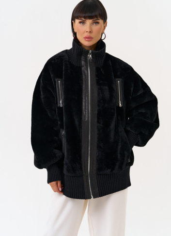Женский бомбер из овчины черного цвета