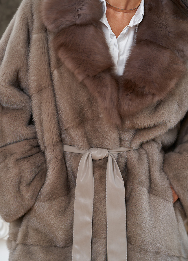 Женская шуба из меха норки с воротником из меха куницы модель № 30683 универмаг малина