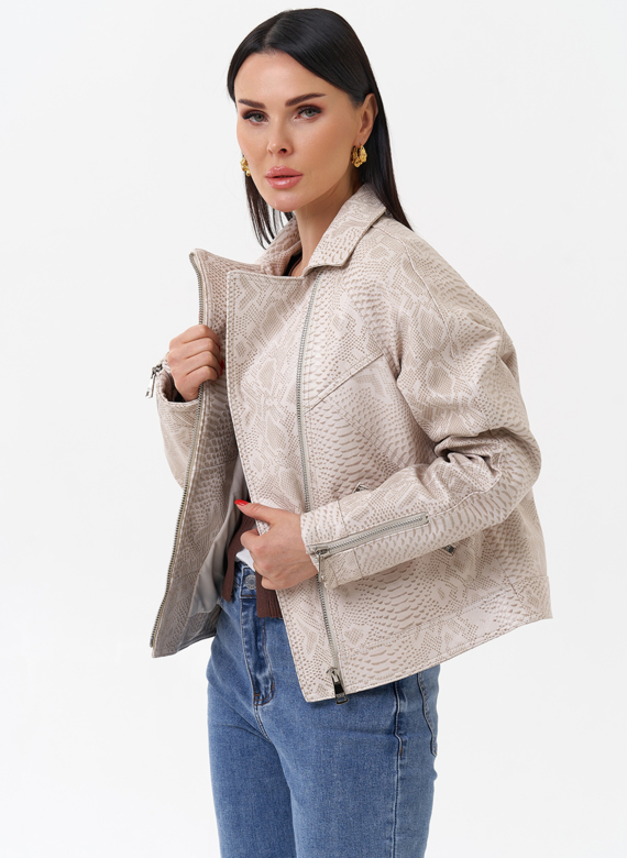 Светлая куртка из натуральной кожи с принтом змея