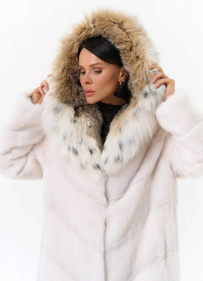 Светлая шуба с рысью модель № 21630 универмаг малина
