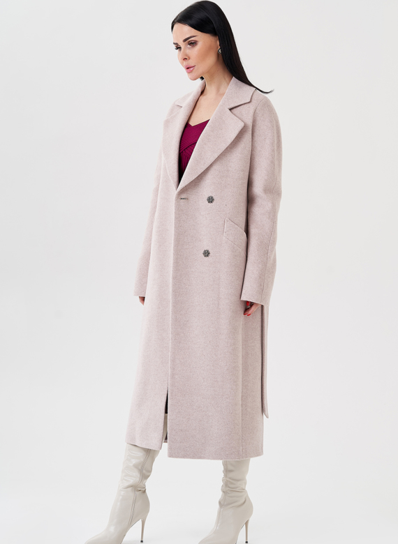 Светлое женское пальто с поясом