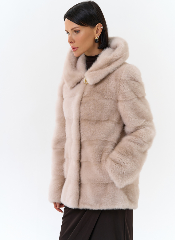 Шуба бежевого цвета из меха норки