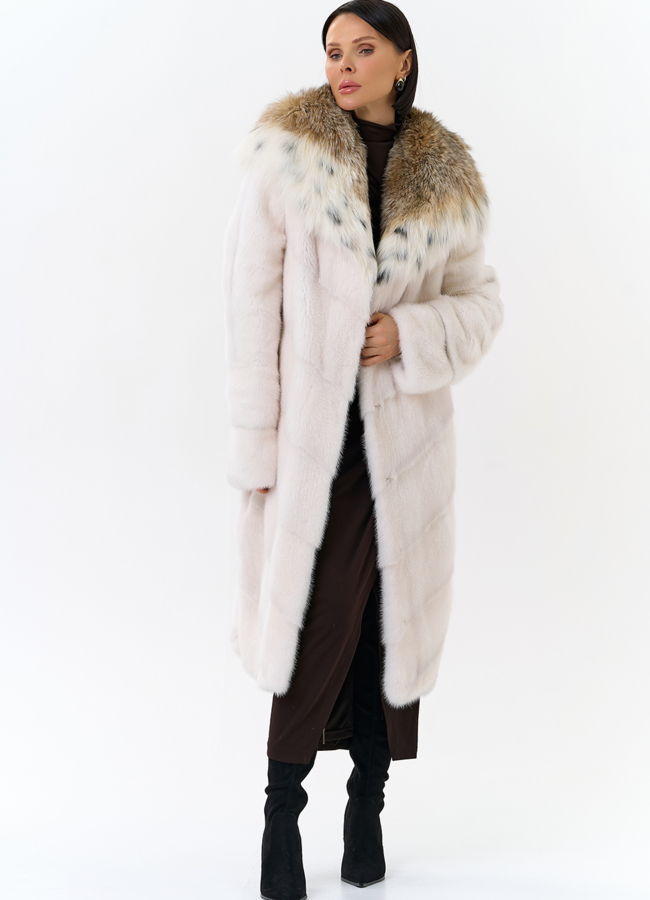 Светлая шуба с рысью модель № 21630 меха малина