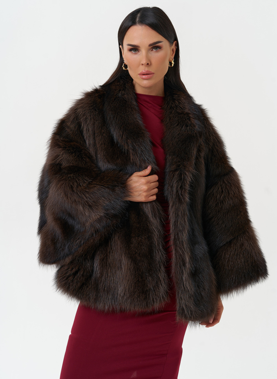Женская шуба из меха канадского енота