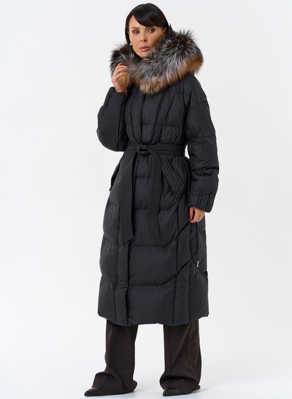 Женский пуховик с отделкой из меха блюфрост