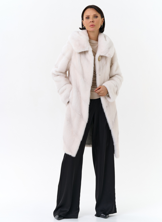 Светлая норковая шуба с капюшоном